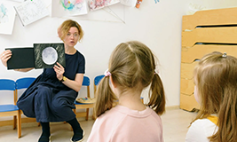 teacher teaching students