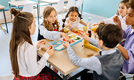 students eating and sharing food